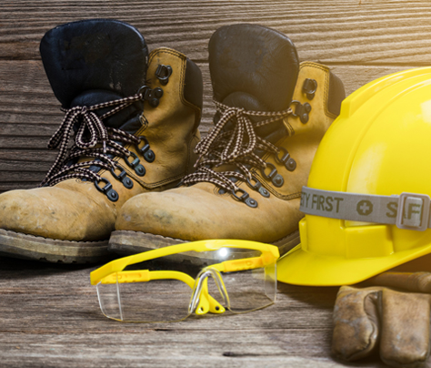 Sicherheitsschuhe, Schutzhelm, Handschuhe und Schutzbrille - Gegenstände der Arbeitssicherheit